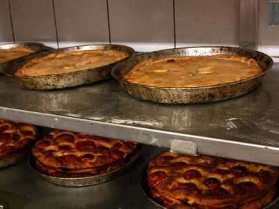 ...focaccia e lo "speciale" calzone di cipolla